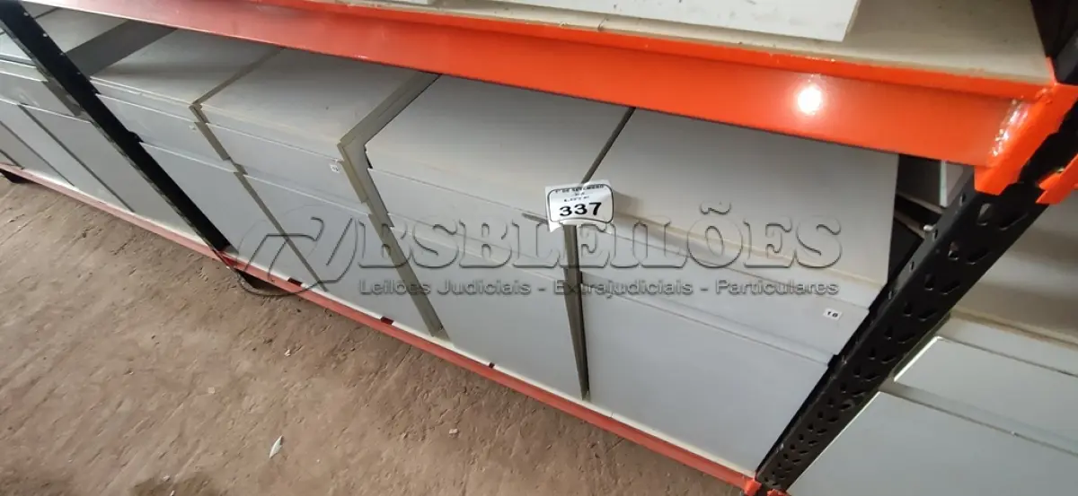 LOTE 337 - 04 ARMÁRIOS BAIXOS COM 01 GAVETA E 01 COMPARTIMENTO PARA CPU. (NO ESTADO) ATENÇÃO! FAZER A VISITAÇÃO ANTES DE ARREMATAR, NÃO SABEMOS SE FUNCIONA, LEILÃO NÃO TEM GARANTIA E NEM DEVOLUÇÃO, SUJEITO A POSSÍVEIS AVARIAS VISÍVEIS/OCULTAS E/OU AUSÊNCIA DE COMPONENTES.