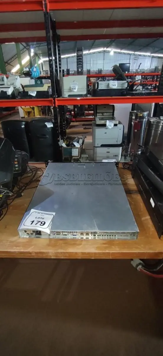 LOTE 179 - 01 SERVIDOR MARCA ITAUTEC. (NO ESTADO) ATENÇÃO! FAZER A VISITAÇÃO ANTES DE ARREMATAR, NÃO SABEMOS SE FUNCIONA, LEILÃO NÃO TEM GARANTIA E NEM DEVOLUÇÃO, SUJEITO A POSSÍVEIS AVARIAS VISÍVEIS/OCULTAS E/OU AUSÊNCIA DE COMPONENTES.