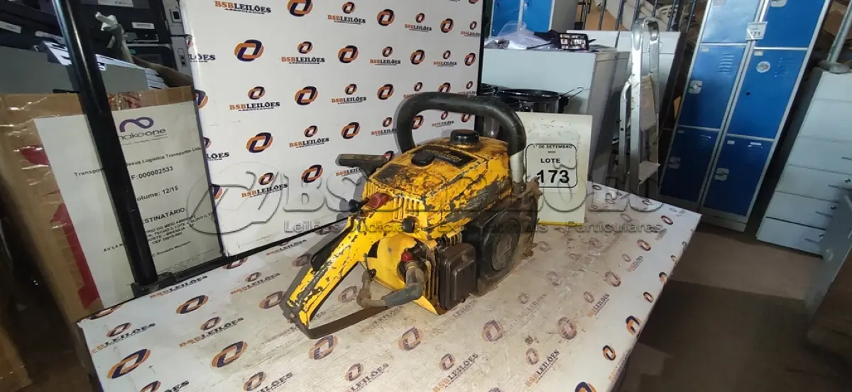 LOTE 173 - 01 MOTOR DE MOTOSERRA MARCA MCCULLOCH. (NO ESTADO) ATENÇÃO! FAZER A VISITAÇÃO ANTES DE ARREMATAR, NÃO SABEMOS SE FUNCIONA, LEILÃO NÃO TEM GARANTIA E NEM DEVOLUÇÃO, SUJEITO A POSSÍVEIS AVARIAS VISÍVEIS/OCULTAS E/OU AUSÊNCIA DE COMPONENTES.