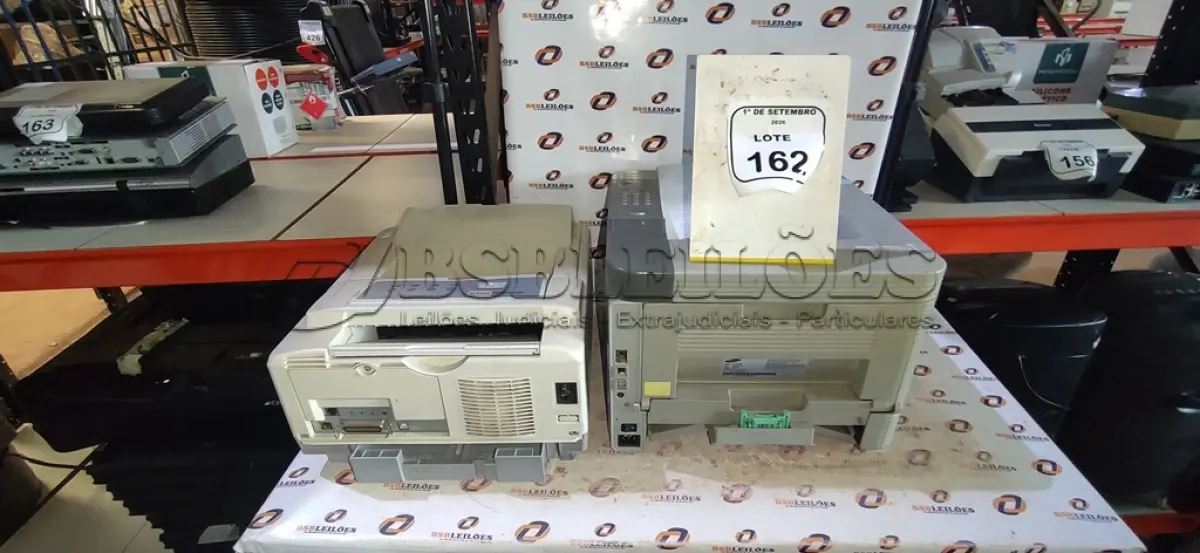 LOTE 162 - 01 IMPRESSORA MODELO ML-3750ND MARCA SAMSUNG E 01 IMPRESSORA MODELO B4600 MARCA OKI. (NO ESTADO) ATENÇÃO! FAZER A VISITAÇÃO ANTES DE ARREMATAR, NÃO SABEMOS SE FUNCIONA, LEILÃO NÃO TEM GARANTIA E NEM DEVOLUÇÃO, SUJEITO A POSSÍVEIS AVARIAS VISÍVEIS/OCULTAS E/OU AUSÊNCIA DE COMPONENTES.