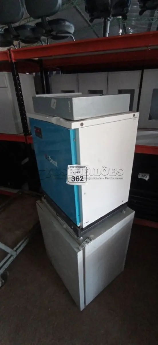 LOTE 362 - 01 NEGATOSCÓPIO DE 38X47CM, 01 FRIGOBAR E 01 CALDEIRA A VAPOR INDUSTRIAL MARCA KOBEST. (NO ESTADO) ATENÇÃO! FAZER A VISITAÇÃO ANTES DE ARREMATAR, NÃO SABEMOS SE FUNCIONA, LEILÃO NÃO TEM GARANTIA E NEM DEVOLUÇÃO, SUJEITO A POSSÍVEIS AVARIAS VISÍVEIS/OCULTAS E/OU AUSÊNCIA DE COMPONENTES.