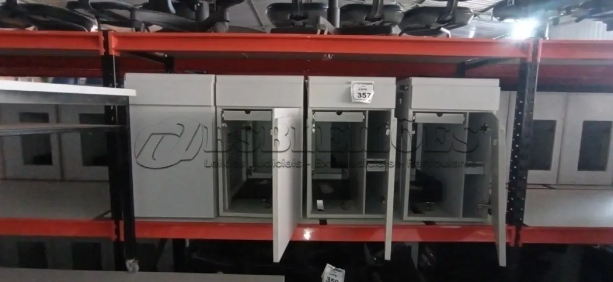 LOTE 357 - 04 ARMÁRIOS BAIXOS COM 01 GAVETA E 01 COMPARTIMENTO PARA CPU. (NO ESTADO) ATENÇÃO! FAZER A VISITAÇÃO ANTES DE ARREMATAR, NÃO SABEMOS SE FUNCIONA, LEILÃO NÃO TEM GARANTIA E NEM DEVOLUÇÃO, SUJEITO A POSSÍVEIS AVARIAS VISÍVEIS/OCULTAS E/OU AUSÊNCIA DE COMPONENTES.