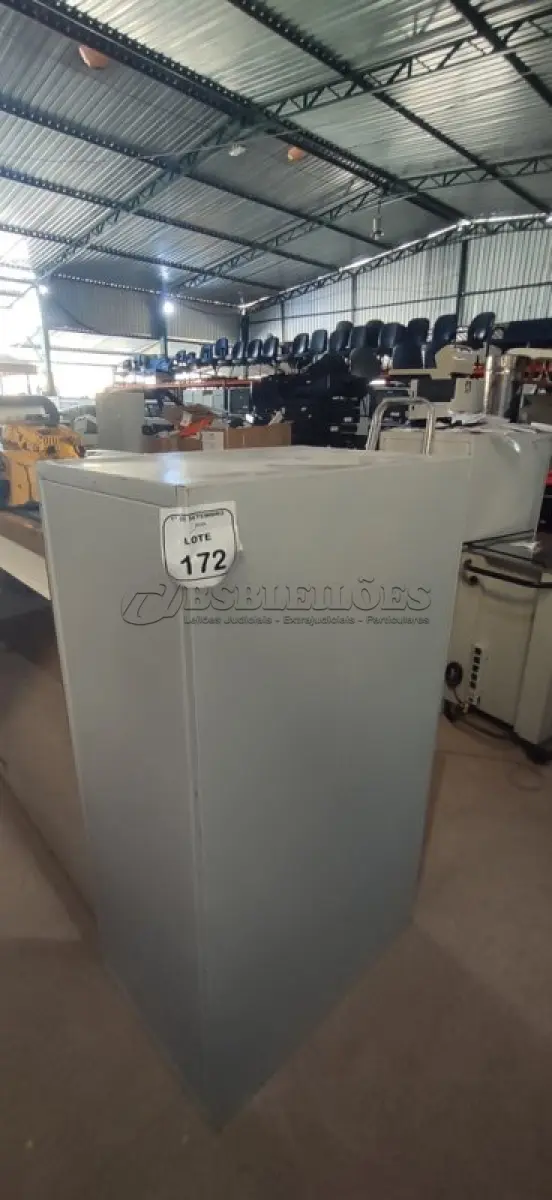 LOTE 172 - 01 ARQUIVO COM 04 GAVETAS EM AÇO. (NO ESTADO) ATENÇÃO! FAZER A VISITAÇÃO ANTES DE ARREMATAR, NÃO SABEMOS SE FUNCIONA, LEILÃO NÃO TEM GARANTIA E NEM DEVOLUÇÃO, SUJEITO A POSSÍVEIS AVARIAS VISÍVEIS/OCULTAS E/OU AUSÊNCIA DE COMPONENTES.