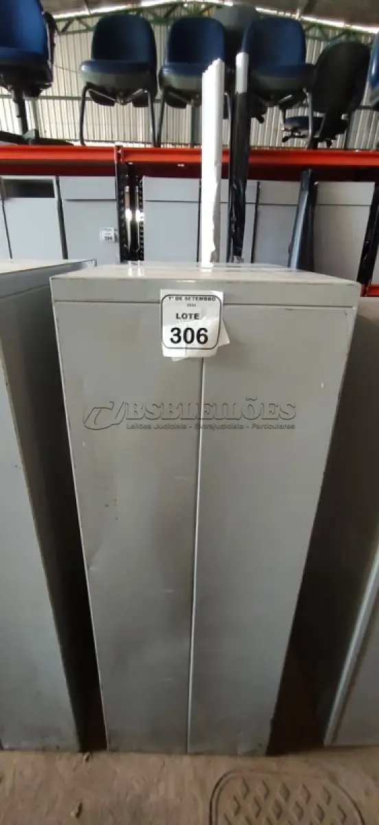 LOTE 306 - 01 ARQUIVO COM 04 GAVETAS EM AÇO. (NO ESTADO) ATENÇÃO! FAZER A VISITAÇÃO ANTES DE ARREMATAR, NÃO SABEMOS SE FUNCIONA, LEILÃO NÃO TEM GARANTIA E NEM DEVOLUÇÃO, SUJEITO A POSSÍVEIS AVARIAS VISÍVEIS/OCULTAS E/OU AUSÊNCIA DE COMPONENTES.