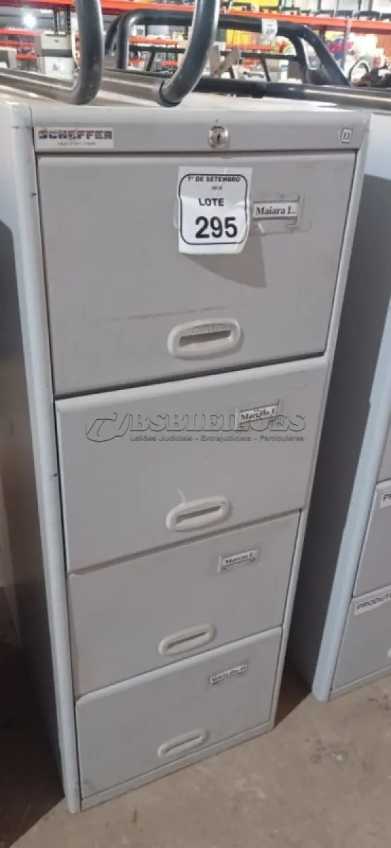 LOTE 295 - 01 ARQUIVO COM 04 GAVETAS EM AÇO. (NO ESTADO) ATENÇÃO! FAZER A VISITAÇÃO ANTES DE ARREMATAR, NÃO SABEMOS SE FUNCIONA, LEILÃO NÃO TEM GARANTIA E NEM DEVOLUÇÃO, SUJEITO A POSSÍVEIS AVARIAS VISÍVEIS/OCULTAS E/OU AUSÊNCIA DE COMPONENTES.