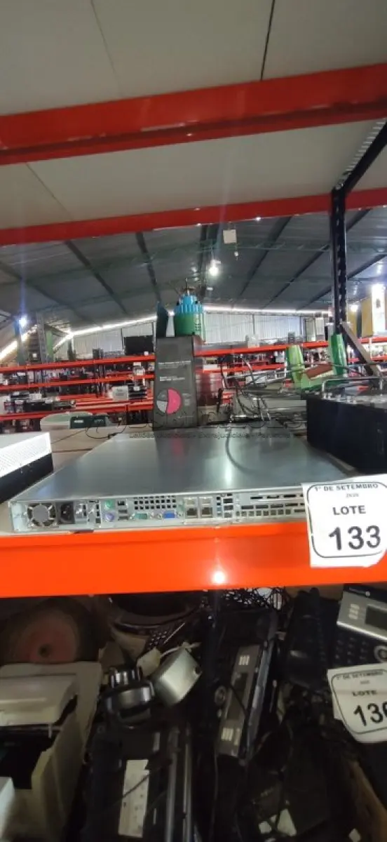 LOTE 133 - 01 SERVIDOR MARCA ITAUTEC. (NO ESTADO) ATENÇÃO! FAZER A VISITAÇÃO ANTES DE ARREMATAR, NÃO SABEMOS SE FUNCIONA, LEILÃO NÃO TEM GARANTIA E NEM DEVOLUÇÃO, SUJEITO A POSSÍVEIS AVARIAS VISÍVEIS/OCULTAS E/OU AUSÊNCIA DE COMPONENTES.