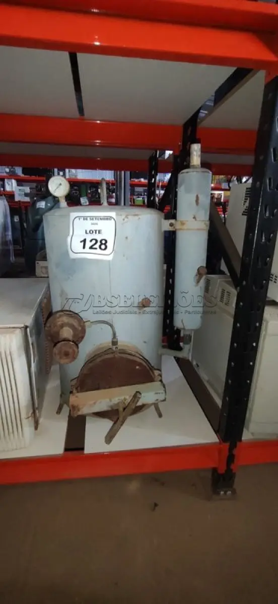 LOTE 128 - 01 GERADOR DE ACETILENO. (NO ESTADO) ATENÇÃO! FAZER A VISITAÇÃO ANTES DE ARREMATAR, NÃO SABEMOS SE FUNCIONA, LEILÃO NÃO TEM GARANTIA E NEM DEVOLUÇÃO, SUJEITO A POSSÍVEIS AVARIAS VISÍVEIS/OCULTAS E/OU AUSÊNCIA DE COMPONENTES.