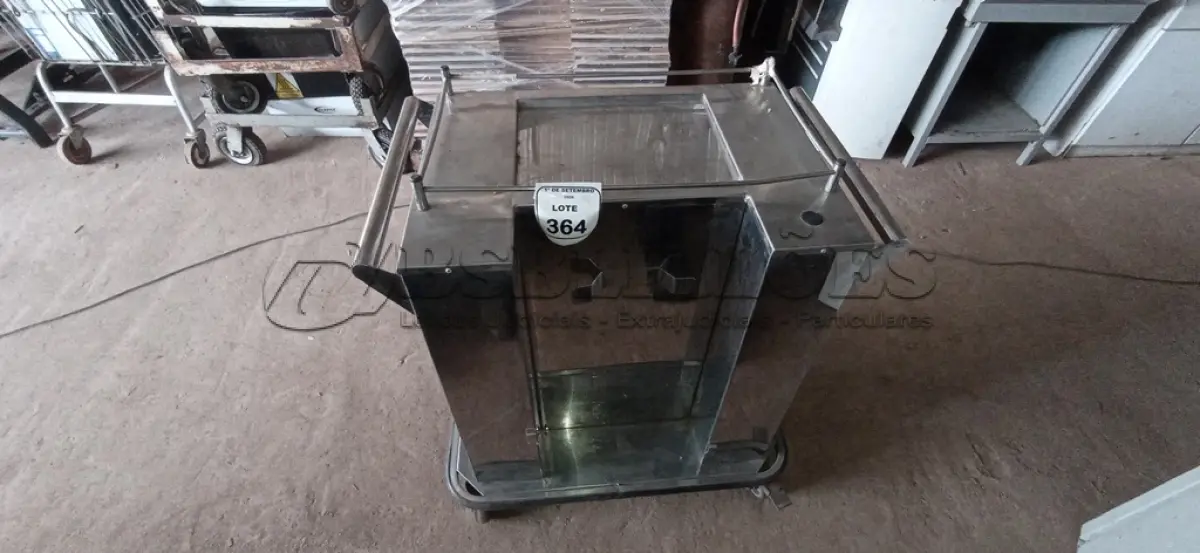 LOTE 364 - 01 CARINHO DE CURATIVO COM 03 PORTAS E 01 COMPARTIMENTO EM INOX. (NO ESTADO) ATENÇÃO! FAZER A VISITAÇÃO ANTES DE ARREMATAR, NÃO SABEMOS SE FUNCIONA, LEILÃO NÃO TEM GARANTIA E NEM DEVOLUÇÃO, SUJEITO A POSSÍVEIS AVARIAS VISÍVEIS/OCULTAS E/OU AUSÊNCIA DE COMPONENTES.