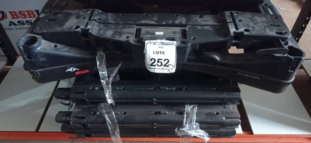 LOTE 252 - 01 PORTAL DETECTOR DE METAL PORTÁTIL. (NO ESTADO) ATENÇÃO! FAZER A VISITAÇÃO ANTES DE ARREMATAR, NÃO SABEMOS SE FUNCIONA, LEILÃO NÃO TEM GARANTIA E NEM DEVOLUÇÃO, SUJEITO A POSSÍVEIS AVARIAS VISÍVEIS/OCULTAS E/OU AUSÊNCIA DE COMPONENTES.