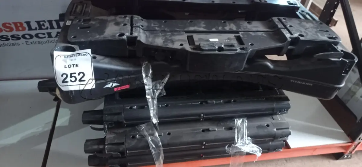 LOTE 252 - 01 PORTAL DETECTOR DE METAL PORTÁTIL. (NO ESTADO) ATENÇÃO! FAZER A VISITAÇÃO ANTES DE ARREMATAR, NÃO SABEMOS SE FUNCIONA, LEILÃO NÃO TEM GARANTIA E NEM DEVOLUÇÃO, SUJEITO A POSSÍVEIS AVARIAS VISÍVEIS/OCULTAS E/OU AUSÊNCIA DE COMPONENTES.