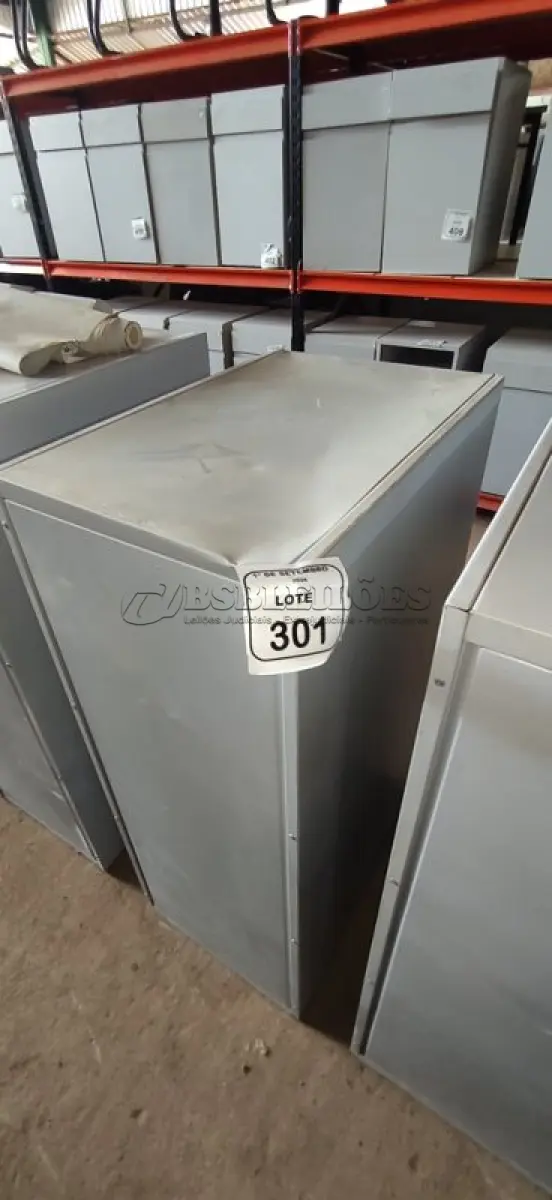LOTE 301 - 01 ARQUIVO COM 04 GAVETAS EM AÇO. (NO ESTADO) ATENÇÃO! FAZER A VISITAÇÃO ANTES DE ARREMATAR, NÃO SABEMOS SE FUNCIONA, LEILÃO NÃO TEM GARANTIA E NEM DEVOLUÇÃO, SUJEITO A POSSÍVEIS AVARIAS VISÍVEIS/OCULTAS E/OU AUSÊNCIA DE COMPONENTES.