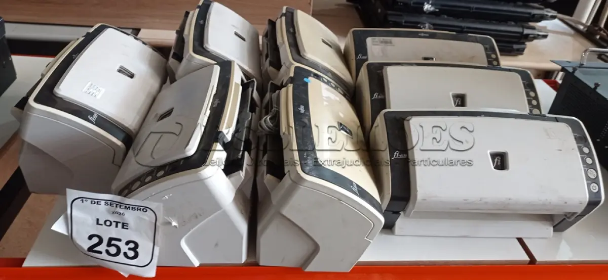 LOTE 253 - 08 SCANNERS MODELO FI-6140 MARCA FUJITU. (NO ESTADO) ATENÇÃO! FAZER A VISITAÇÃO ANTES DE ARREMATAR, NÃO SABEMOS SE FUNCIONA, LEILÃO NÃO TEM GARANTIA E NEM DEVOLUÇÃO, SUJEITO A POSSÍVEIS AVARIAS VISÍVEIS/OCULTAS E/OU AUSÊNCIA DE COMPONENTES.