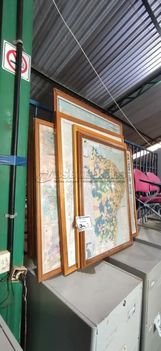 LOTE 343 - 13 QUADROS DE MAPAS DE TAMANHOS DIVERSOS. (NO ESTADO) ATENÇÃO! FAZER A VISITAÇÃO ANTES DE ARREMATAR, NÃO SABEMOS SE FUNCIONA, LEILÃO NÃO TEM GARANTIA E NEM DEVOLUÇÃO, SUJEITO A POSSÍVEIS AVARIAS VISÍVEIS/OCULTAS E/OU AUSÊNCIA DE COMPONENTES.