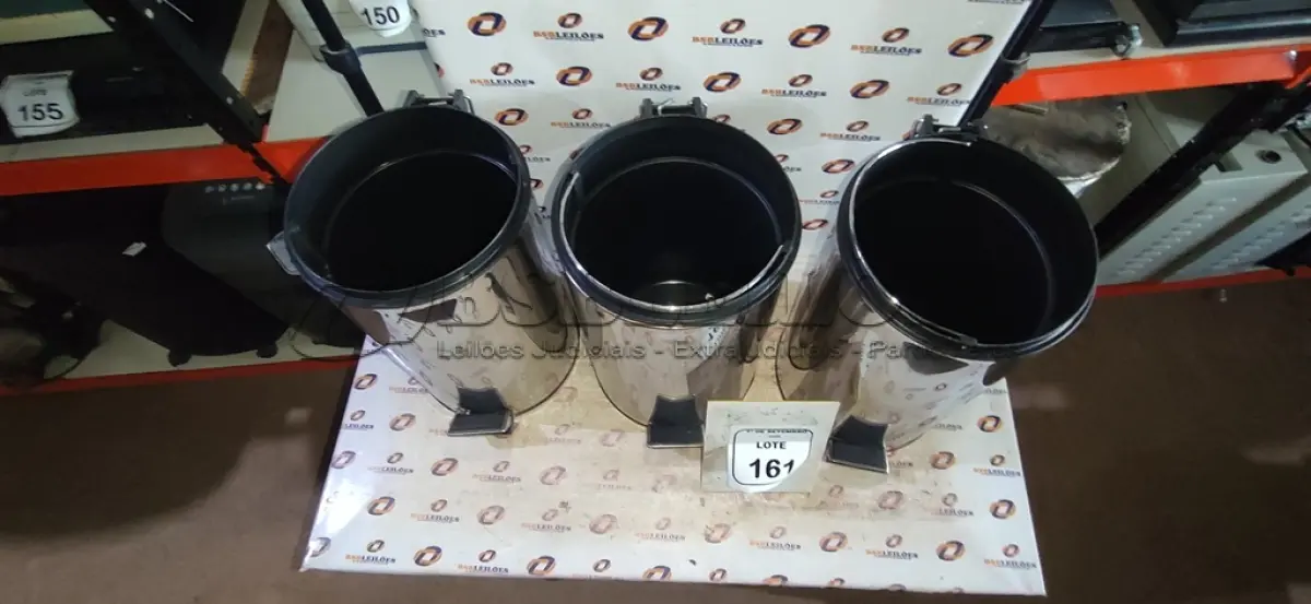 LOTE 161 - 03 LIXEIRAS EM INOX SEM TAMPA. (NO ESTADO) ATENÇÃO! FAZER A VISITAÇÃO ANTES DE ARREMATAR, NÃO SABEMOS SE FUNCIONA, LEILÃO NÃO TEM GARANTIA E NEM DEVOLUÇÃO, SUJEITO A POSSÍVEIS AVARIAS VISÍVEIS/OCULTAS E/OU AUSÊNCIA DE COMPONENTES.