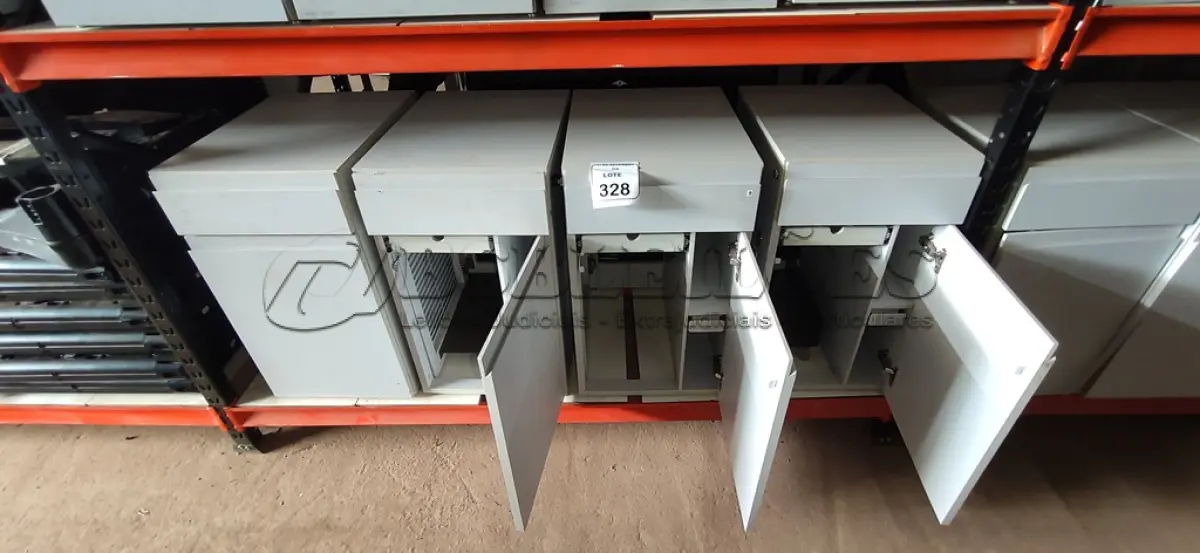LOTE 328 - 04 ARMÁRIOS BAIXOS COM 01 GAVETA E 01 COMPARTIMENTO PARA CPU. (NO ESTADO) ATENÇÃO! FAZER A VISITAÇÃO ANTES DE ARREMATAR, NÃO SABEMOS SE FUNCIONA, LEILÃO NÃO TEM GARANTIA E NEM DEVOLUÇÃO, SUJEITO A POSSÍVEIS AVARIAS VISÍVEIS/OCULTAS E/OU AUSÊNCIA DE COMPONENTES.