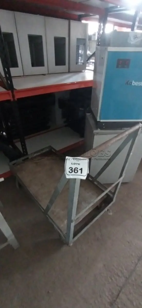 LOTE 361 - 01 CARRINHO DE CARGAS. (NO ESTADO) ATENÇÃO! FAZER A VISITAÇÃO ANTES DE ARREMATAR, NÃO SABEMOS SE FUNCIONA, LEILÃO NÃO TEM GARANTIA E NEM DEVOLUÇÃO, SUJEITO A POSSÍVEIS AVARIAS VISÍVEIS/OCULTAS E/OU AUSÊNCIA DE COMPONENTES.
