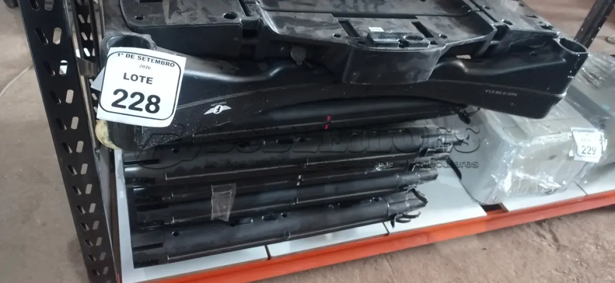 LOTE 228 - 01 PORTAL DETECTOR DE METAL PORTÁTIL. (NO ESTADO) ATENÇÃO! FAZER A VISITAÇÃO ANTES DE ARREMATAR, NÃO SABEMOS SE FUNCIONA, LEILÃO NÃO TEM GARANTIA E NEM DEVOLUÇÃO, SUJEITO A POSSÍVEIS AVARIAS VISÍVEIS/OCULTAS E/OU AUSÊNCIA DE COMPONENTES.