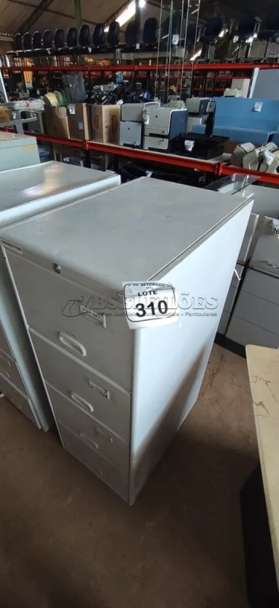 LOTE 310 - 01 ARQUIVO COM 04 GAVETAS EM AÇO. (NO ESTADO) ATENÇÃO! FAZER A VISITAÇÃO ANTES DE ARREMATAR, NÃO SABEMOS SE FUNCIONA, LEILÃO NÃO TEM GARANTIA E NEM DEVOLUÇÃO, SUJEITO A POSSÍVEIS AVARIAS VISÍVEIS/OCULTAS E/OU AUSÊNCIA DE COMPONENTES.