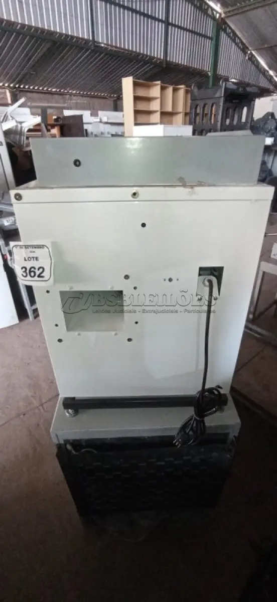 LOTE 362 - 01 NEGATOSCÓPIO DE 38X47CM, 01 FRIGOBAR E 01 CALDEIRA A VAPOR INDUSTRIAL MARCA KOBEST. (NO ESTADO) ATENÇÃO! FAZER A VISITAÇÃO ANTES DE ARREMATAR, NÃO SABEMOS SE FUNCIONA, LEILÃO NÃO TEM GARANTIA E NEM DEVOLUÇÃO, SUJEITO A POSSÍVEIS AVARIAS VISÍVEIS/OCULTAS E/OU AUSÊNCIA DE COMPONENTES.