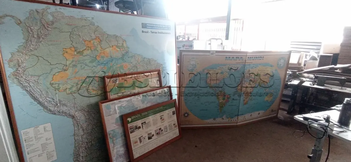 LOTE 367 - 06 QUADROS DE MAPAS DE TAMANHOS DIVERSOS. (NO ESTADO) ATENÇÃO! FAZER A VISITAÇÃO ANTES DE ARREMATAR, NÃO SABEMOS SE FUNCIONA, LEILÃO NÃO TEM GARANTIA E NEM DEVOLUÇÃO, SUJEITO A POSSÍVEIS AVARIAS VISÍVEIS/OCULTAS E/OU AUSÊNCIA DE COMPONENTES.