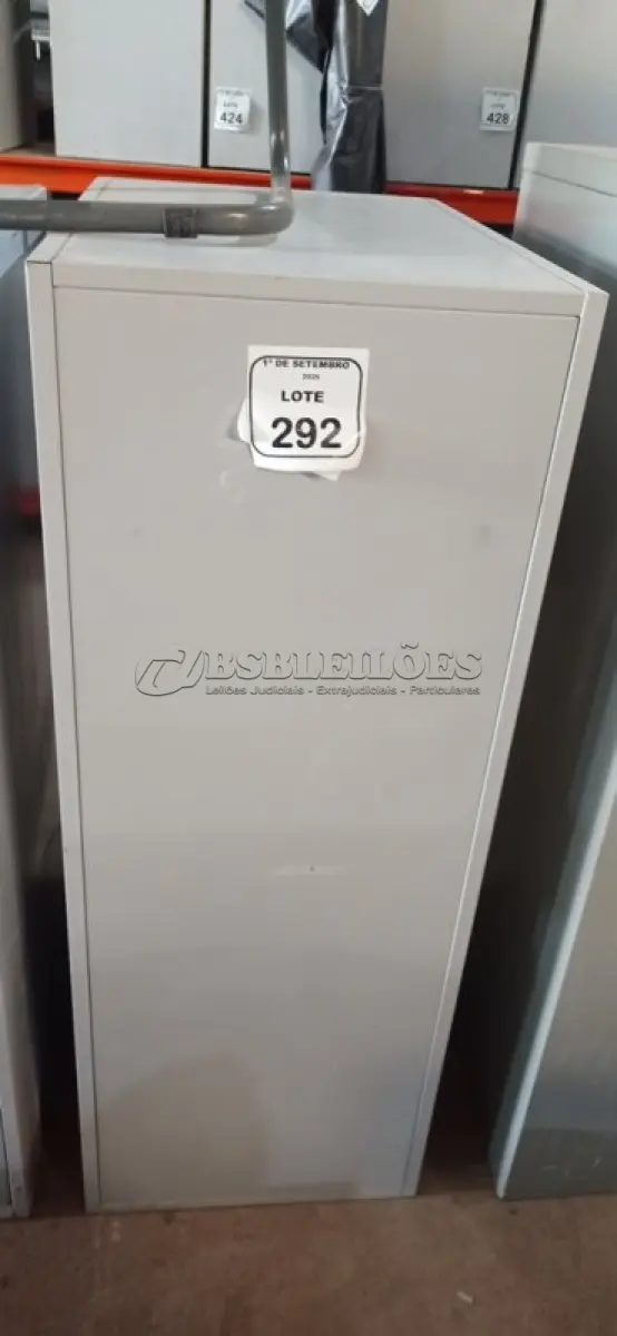 LOTE 292 - 01 ARQUIVO COM 04 GAVETAS EM AÇO. (NO ESTADO) ATENÇÃO! FAZER A VISITAÇÃO ANTES DE ARREMATAR, NÃO SABEMOS SE FUNCIONA, LEILÃO NÃO TEM GARANTIA E NEM DEVOLUÇÃO, SUJEITO A POSSÍVEIS AVARIAS VISÍVEIS/OCULTAS E/OU AUSÊNCIA DE COMPONENTES.