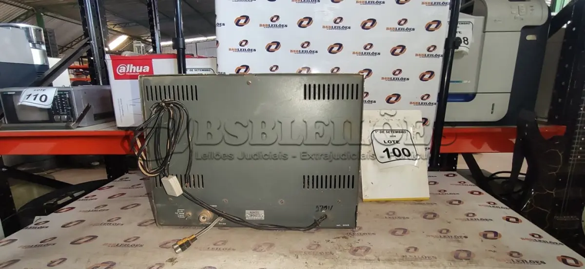 LOTE 100 - 01 TV DE TUBO MARCA KENTEC. (NO ESTADO) ATENÇÃO! FAZER A VISITAÇÃO ANTES DE ARREMATAR, NÃO SABEMOS SE FUNCIONA, LEILÃO NÃO TEM GARANTIA E NEM DEVOLUÇÃO, SUJEITO A POSSÍVEIS AVARIAS VISÍVEIS/OCULTAS E/OU AUSÊNCIA DE COMPONENTES.