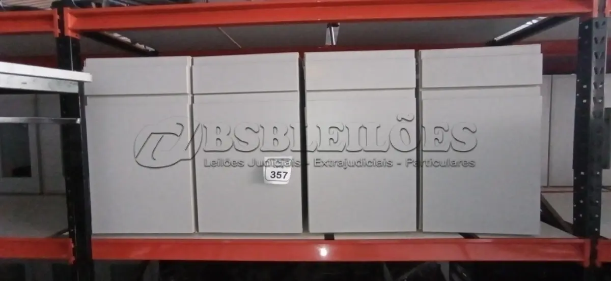LOTE 357 - 04 ARMÁRIOS BAIXOS COM 01 GAVETA E 01 COMPARTIMENTO PARA CPU. (NO ESTADO) ATENÇÃO! FAZER A VISITAÇÃO ANTES DE ARREMATAR, NÃO SABEMOS SE FUNCIONA, LEILÃO NÃO TEM GARANTIA E NEM DEVOLUÇÃO, SUJEITO A POSSÍVEIS AVARIAS VISÍVEIS/OCULTAS E/OU AUSÊNCIA DE COMPONENTES.