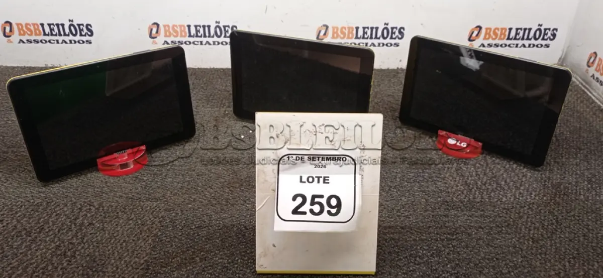 LOTE 259 - 03 TABLETS MARCA POSITIVO SEM FONTE. (NO ESTADO) ATENÇÃO! FAZER A VISITAÇÃO ANTES DE ARREMATAR, NÃO SABEMOS SE FUNCIONA, LEILÃO NÃO TEM GARANTIA E NEM DEVOLUÇÃO, SUJEITO A POSSÍVEIS AVARIAS VISÍVEIS/OCULTAS E/OU AUSÊNCIA DE COMPONENTES.