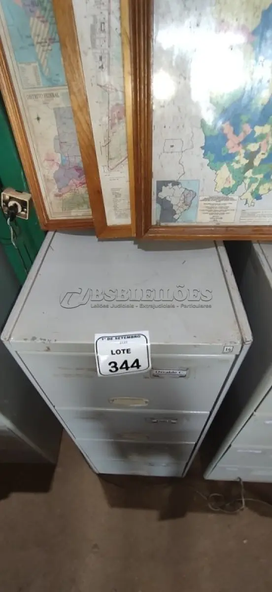 LOTE 344 - 01 ARQUIVO COM 04 GAVETAS EM AÇO. (NO ESTADO) ATENÇÃO! FAZER A VISITAÇÃO ANTES DE ARREMATAR, NÃO SABEMOS SE FUNCIONA, LEILÃO NÃO TEM GARANTIA E NEM DEVOLUÇÃO, SUJEITO A POSSÍVEIS AVARIAS VISÍVEIS/OCULTAS E/OU AUSÊNCIA DE COMPONENTES.