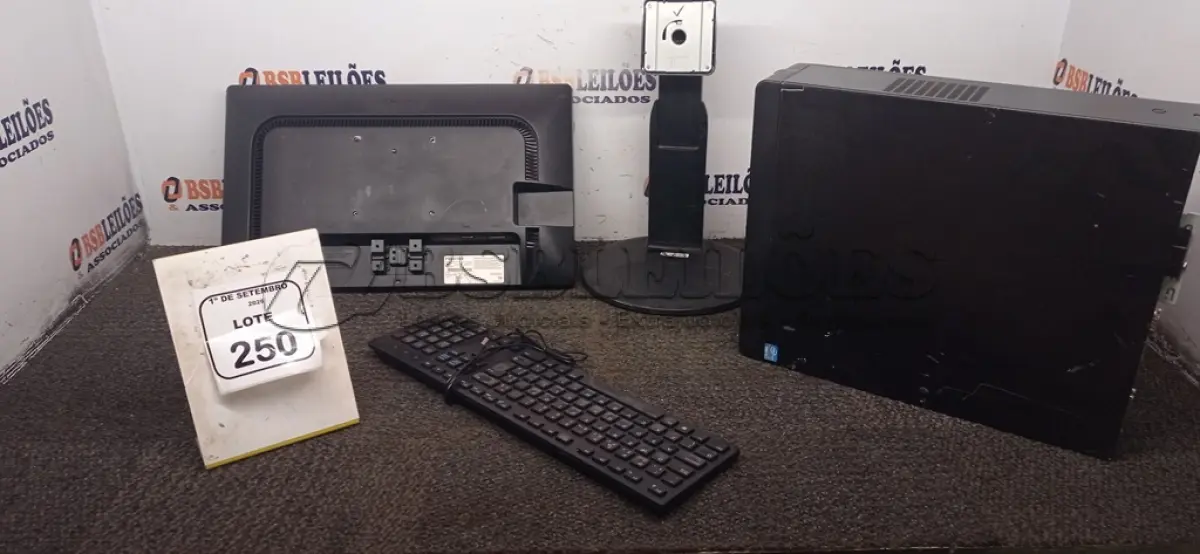 LOTE 250 - 01 MONITOR, 01 TECLADO E 01 CPU MARCA POSITIVO. (NO ESTADO) ATENÇÃO! FAZER A VISITAÇÃO ANTES DE ARREMATAR, NÃO SABEMOS SE FUNCIONA, LEILÃO NÃO TEM GARANTIA E NEM DEVOLUÇÃO, SUJEITO A POSSÍVEIS AVARIAS VISÍVEIS/OCULTAS E/OU AUSÊNCIA DE COMPONENTES.