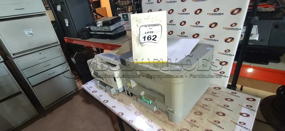 LOTE 162 - 01 IMPRESSORA MODELO ML-3750ND MARCA SAMSUNG E 01 IMPRESSORA MODELO B4600 MARCA OKI. (NO ESTADO) ATENÇÃO! FAZER A VISITAÇÃO ANTES DE ARREMATAR, NÃO SABEMOS SE FUNCIONA, LEILÃO NÃO TEM GARANTIA E NEM DEVOLUÇÃO, SUJEITO A POSSÍVEIS AVARIAS VISÍVEIS/OCULTAS E/OU AUSÊNCIA DE COMPONENTES.