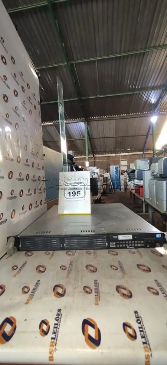 LOTE 195 - 01 SERVIDOR MARCA ITAUTEC. (NO ESTADO) ATENÇÃO! FAZER A VISITAÇÃO ANTES DE ARREMATAR, NÃO SABEMOS SE FUNCIONA, LEILÃO NÃO TEM GARANTIA E NEM DEVOLUÇÃO, SUJEITO A POSSÍVEIS AVARIAS VISÍVEIS/OCULTAS E/OU AUSÊNCIA DE COMPONENTES.
