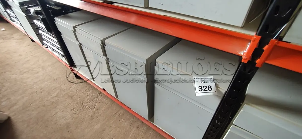 LOTE 328 - 04 ARMÁRIOS BAIXOS COM 01 GAVETA E 01 COMPARTIMENTO PARA CPU. (NO ESTADO) ATENÇÃO! FAZER A VISITAÇÃO ANTES DE ARREMATAR, NÃO SABEMOS SE FUNCIONA, LEILÃO NÃO TEM GARANTIA E NEM DEVOLUÇÃO, SUJEITO A POSSÍVEIS AVARIAS VISÍVEIS/OCULTAS E/OU AUSÊNCIA DE COMPONENTES.
