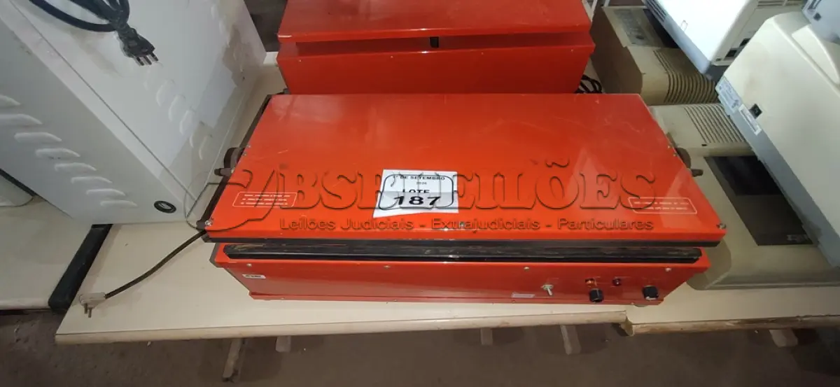 LOTE 187 - 01 SELADORA TÉRMICA MARCA MSE. (NO ESTADO) ATENÇÃO! FAZER A VISITAÇÃO ANTES DE ARREMATAR, NÃO SABEMOS SE FUNCIONA, LEILÃO NÃO TEM GARANTIA E NEM DEVOLUÇÃO, SUJEITO A POSSÍVEIS AVARIAS VISÍVEIS/OCULTAS E/OU AUSÊNCIA DE COMPONENTES.