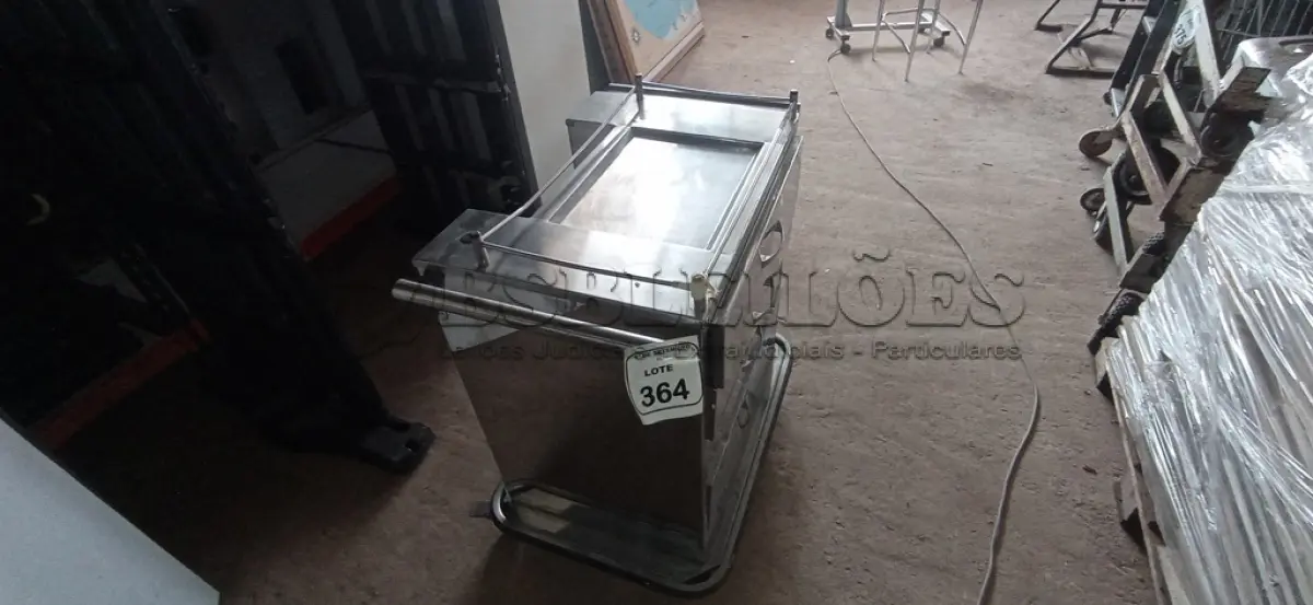 LOTE 364 - 01 CARINHO DE CURATIVO COM 03 PORTAS E 01 COMPARTIMENTO EM INOX. (NO ESTADO) ATENÇÃO! FAZER A VISITAÇÃO ANTES DE ARREMATAR, NÃO SABEMOS SE FUNCIONA, LEILÃO NÃO TEM GARANTIA E NEM DEVOLUÇÃO, SUJEITO A POSSÍVEIS AVARIAS VISÍVEIS/OCULTAS E/OU AUSÊNCIA DE COMPONENTES.