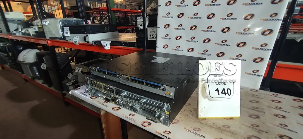 LOTE 140 - 01 ROTEADOR EMPRESARIAL MODELO AR22200 SERIES MARCA HUAWEI E 01 ROTEADOR INDUSTRIAL MODELO 4400 SERIES MARCA CISCO. (NO ESTADO) ATENÇÃO! FAZER A VISITAÇÃO ANTES DE ARREMATAR, NÃO SABEMOS SE FUNCIONA, LEILÃO NÃO TEM GARANTIA E NEM DEVOLUÇÃO, SUJEITO A POSSÍVEIS AVARIAS VISÍVEIS/OCULTAS E/OU AUSÊNCIA DE COMPONENTES.