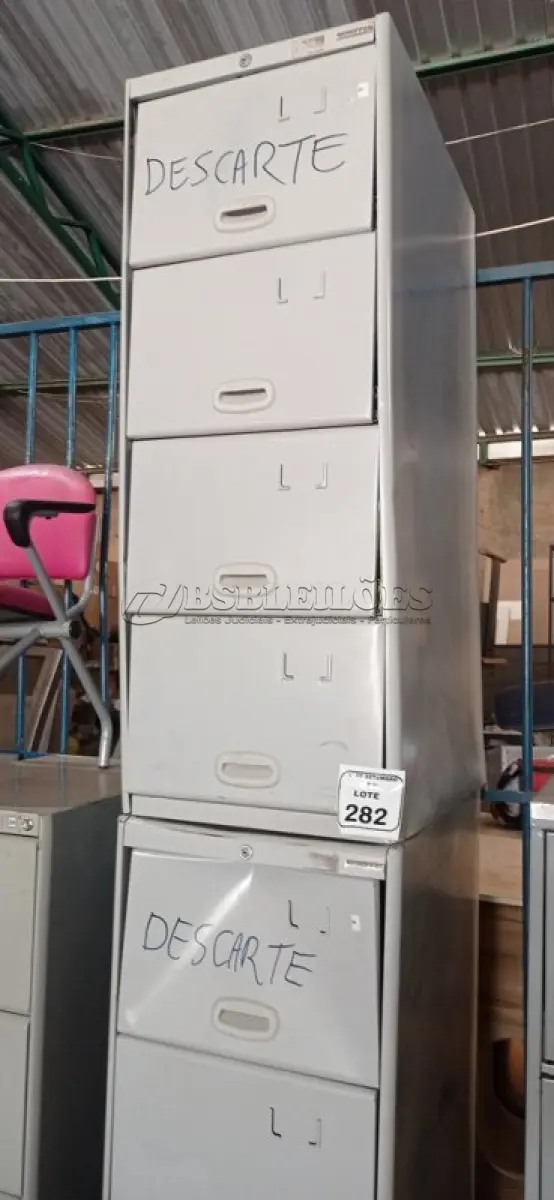 LOTE 282 - 02 ARQUIVOS COM 04 GAVETAS EM AÇO. (NO ESTADO) ATENÇÃO! FAZER A VISITAÇÃO ANTES DE ARREMATAR, NÃO SABEMOS SE FUNCIONA, LEILÃO NÃO TEM GARANTIA E NEM DEVOLUÇÃO, SUJEITO A POSSÍVEIS AVARIAS VISÍVEIS/OCULTAS E/OU AUSÊNCIA DE COMPONENTES.