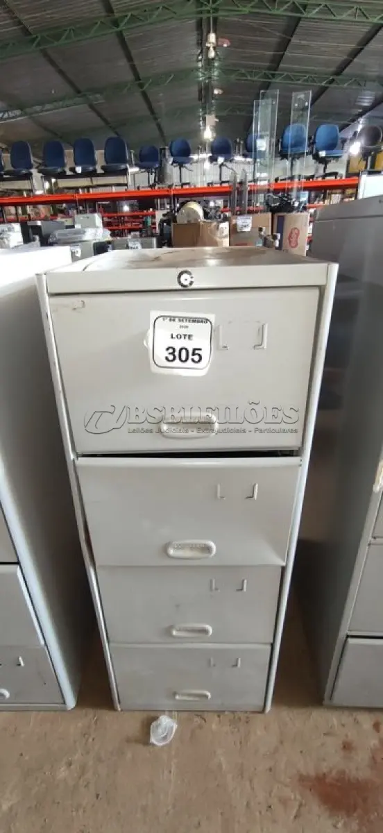 LOTE 305 - 01 ARQUIVO COM 04 GAVETAS EM AÇO. (NO ESTADO) ATENÇÃO! FAZER A VISITAÇÃO ANTES DE ARREMATAR, NÃO SABEMOS SE FUNCIONA, LEILÃO NÃO TEM GARANTIA E NEM DEVOLUÇÃO, SUJEITO A POSSÍVEIS AVARIAS VISÍVEIS/OCULTAS E/OU AUSÊNCIA DE COMPONENTES.