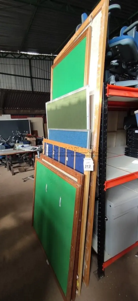 LOTE 313 - 08 MURAIS DE RECADO DE TAMANHOS DIVERSOS. (NO ESTADO) ATENÇÃO! FAZER A VISITAÇÃO ANTES DE ARREMATAR, NÃO SABEMOS SE FUNCIONA, LEILÃO NÃO TEM GARANTIA E NEM DEVOLUÇÃO, SUJEITO A POSSÍVEIS AVARIAS VISÍVEIS/OCULTAS E/OU AUSÊNCIA DE COMPONENTES.