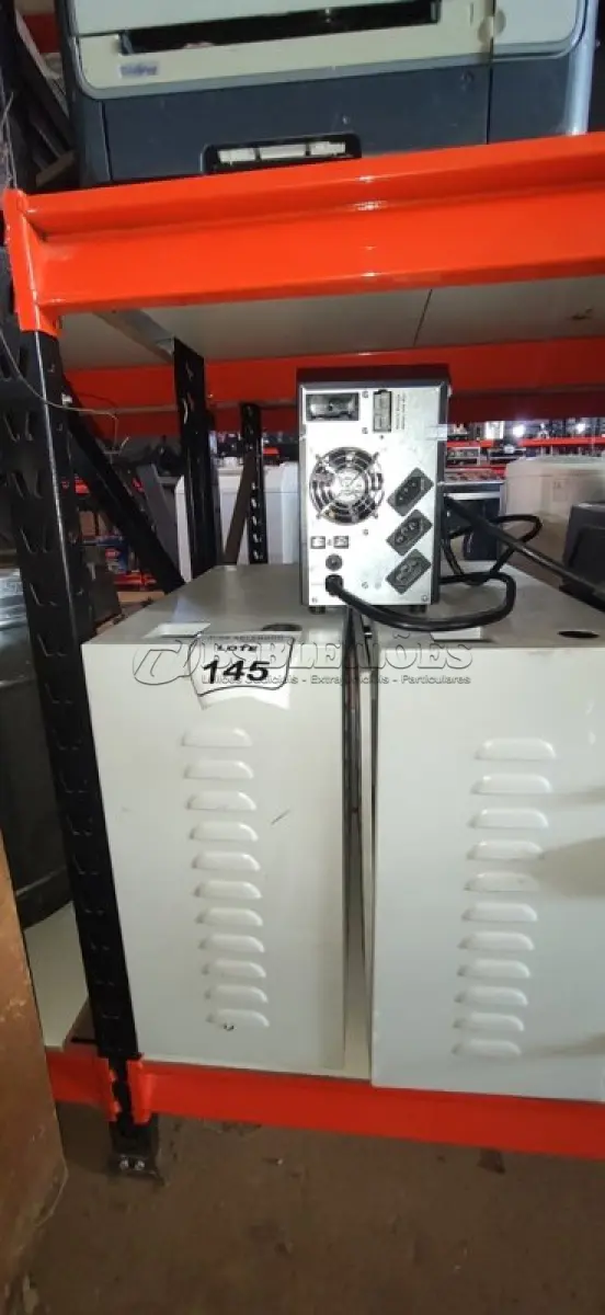 LOTE 145 - 01 NOBREAK E 02 BANCOS DE BATERIAS. (NO ESTADO) ATENÇÃO! FAZER A VISITAÇÃO ANTES DE ARREMATAR, NÃO SABEMOS SE FUNCIONA, LEILÃO NÃO TEM GARANTIA E NEM DEVOLUÇÃO, SUJEITO A POSSÍVEIS AVARIAS VISÍVEIS/OCULTAS E/OU AUSÊNCIA DE COMPONENTES.