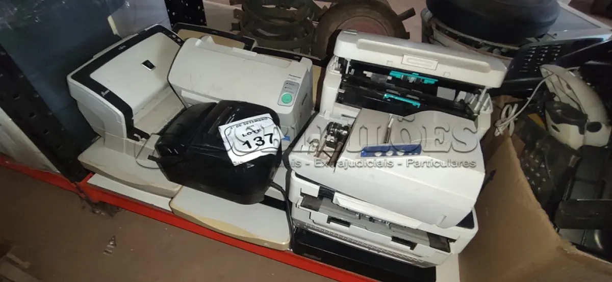 LOTE 137 - 02 IMPRESSORAS TÉRMICAS E 07 SCANNERS DE MARCAS E MODELOS DIVERSOS. (NO ESTADO) ATENÇÃO! FAZER A VISITAÇÃO ANTES DE ARREMATAR, NÃO SABEMOS SE FUNCIONA, LEILÃO NÃO TEM GARANTIA E NEM DEVOLUÇÃO, SUJEITO A POSSÍVEIS AVARIAS VISÍVEIS/OCULTAS E/OU AUSÊNCIA DE COMPONENTES.