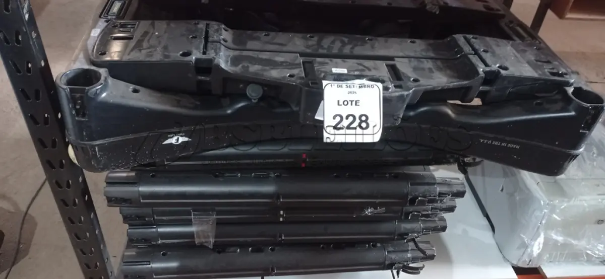 LOTE 228 - 01 PORTAL DETECTOR DE METAL PORTÁTIL. (NO ESTADO) ATENÇÃO! FAZER A VISITAÇÃO ANTES DE ARREMATAR, NÃO SABEMOS SE FUNCIONA, LEILÃO NÃO TEM GARANTIA E NEM DEVOLUÇÃO, SUJEITO A POSSÍVEIS AVARIAS VISÍVEIS/OCULTAS E/OU AUSÊNCIA DE COMPONENTES.