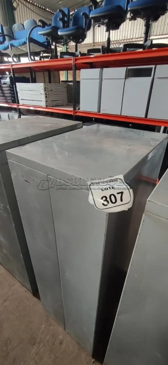 LOTE 307 - 01 ARQUIVO COM 04 GAVETAS EM AÇO. (NO ESTADO) ATENÇÃO! FAZER A VISITAÇÃO ANTES DE ARREMATAR, NÃO SABEMOS SE FUNCIONA, LEILÃO NÃO TEM GARANTIA E NEM DEVOLUÇÃO, SUJEITO A POSSÍVEIS AVARIAS VISÍVEIS/OCULTAS E/OU AUSÊNCIA DE COMPONENTES.