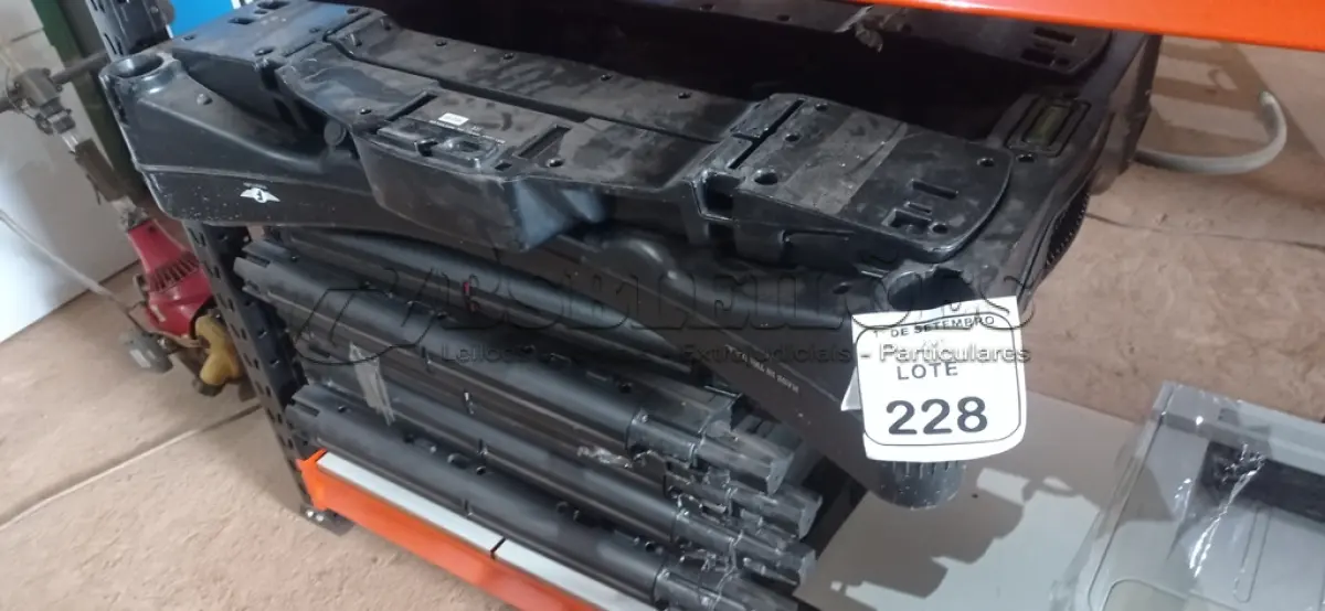 LOTE 228 - 01 PORTAL DETECTOR DE METAL PORTÁTIL. (NO ESTADO) ATENÇÃO! FAZER A VISITAÇÃO ANTES DE ARREMATAR, NÃO SABEMOS SE FUNCIONA, LEILÃO NÃO TEM GARANTIA E NEM DEVOLUÇÃO, SUJEITO A POSSÍVEIS AVARIAS VISÍVEIS/OCULTAS E/OU AUSÊNCIA DE COMPONENTES.