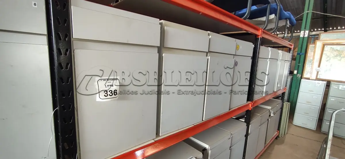LOTE 336 - 04 ARMÁRIOS BAIXOS COM 01 GAVETA E 01 COMPARTIMENTO PARA CPU. (NO ESTADO) ATENÇÃO! FAZER A VISITAÇÃO ANTES DE ARREMATAR, NÃO SABEMOS SE FUNCIONA, LEILÃO NÃO TEM GARANTIA E NEM DEVOLUÇÃO, SUJEITO A POSSÍVEIS AVARIAS VISÍVEIS/OCULTAS E/OU AUSÊNCIA DE COMPONENTES.