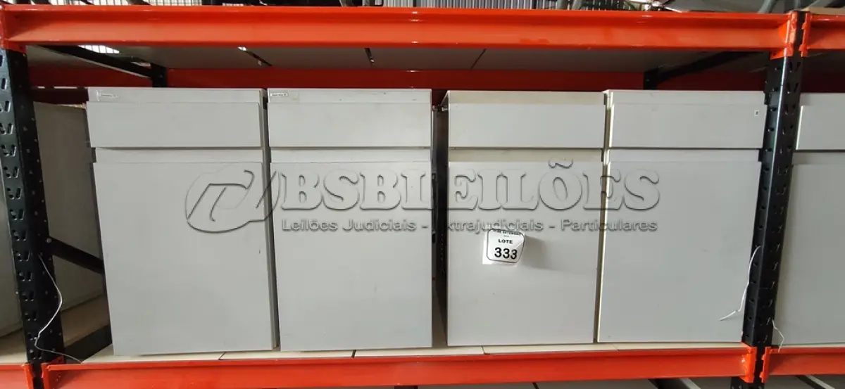 LOTE 333 - 04 ARMÁRIOS BAIXOS COM 01 GAVETA E 01 COMPARTIMENTO PARA CPU. (NO ESTADO) ATENÇÃO! FAZER A VISITAÇÃO ANTES DE ARREMATAR, NÃO SABEMOS SE FUNCIONA, LEILÃO NÃO TEM GARANTIA E NEM DEVOLUÇÃO, SUJEITO A POSSÍVEIS AVARIAS VISÍVEIS/OCULTAS E/OU AUSÊNCIA DE COMPONENTES.