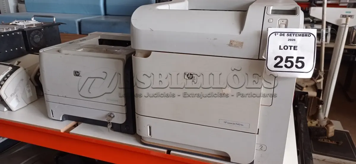 LOTE 255 - 01 IMPRESSORAS MARCA HP. (NO ESTADO) ATENÇÃO! FAZER A VISITAÇÃO ANTES DE ARREMATAR, NÃO SABEMOS SE FUNCIONA, LEILÃO NÃO TEM GARANTIA E NEM DEVOLUÇÃO, SUJEITO A POSSÍVEIS AVARIAS VISÍVEIS/OCULTAS E/OU AUSÊNCIA DE COMPONENTES.