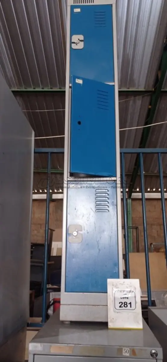 LOTE 281 - 01 ARQUIVO COM 04 GAVETAS EM AÇO E 01 ARMÁRIO ROUPEIRO DE 03 PORTAS EM AÇO. (NO ESTADO) ATENÇÃO! FAZER A VISITAÇÃO ANTES DE ARREMATAR, NÃO SABEMOS SE FUNCIONA, LEILÃO NÃO TEM GARANTIA E NEM DEVOLUÇÃO, SUJEITO A POSSÍVEIS AVARIAS VISÍVEIS/OCULTAS E/OU AUSÊNCIA DE COMPONENTES.
