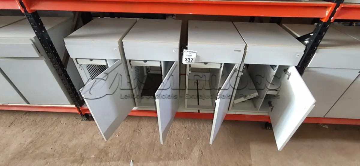 LOTE 337 - 04 ARMÁRIOS BAIXOS COM 01 GAVETA E 01 COMPARTIMENTO PARA CPU. (NO ESTADO) ATENÇÃO! FAZER A VISITAÇÃO ANTES DE ARREMATAR, NÃO SABEMOS SE FUNCIONA, LEILÃO NÃO TEM GARANTIA E NEM DEVOLUÇÃO, SUJEITO A POSSÍVEIS AVARIAS VISÍVEIS/OCULTAS E/OU AUSÊNCIA DE COMPONENTES.