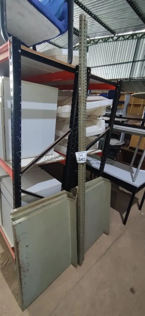LOTE 341 - 01 ESTANTE DE FERRO DESMONTADA. (NO ESTADO) ATENÇÃO! FAZER A VISITAÇÃO ANTES DE ARREMATAR, NÃO SABEMOS SE FUNCIONA, LEILÃO NÃO TEM GARANTIA E NEM DEVOLUÇÃO, SUJEITO A POSSÍVEIS AVARIAS VISÍVEIS/OCULTAS E/OU AUSÊNCIA DE COMPONENTES.